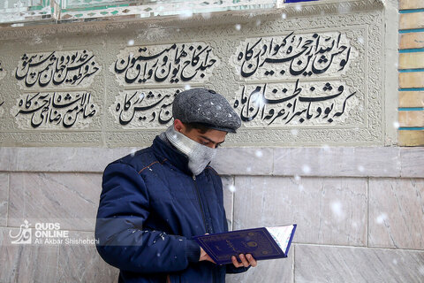 بارش برف در حرم مطهر رضوی