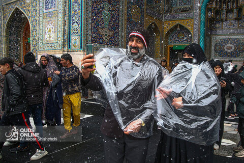 بارش برف در حرم مطهر رضوی