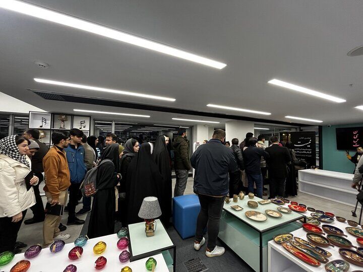 درباره یک اتفاق فرهنگی دلچسب که هر از چندی تکرار می‌شود / صف برای «نیست»