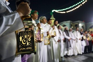 نوری که از دل‌ها می‌تابد / روایتی از مراسم «هل هلالک یا رمضان» و استقبال از ماه بندگی در حرم رضوی