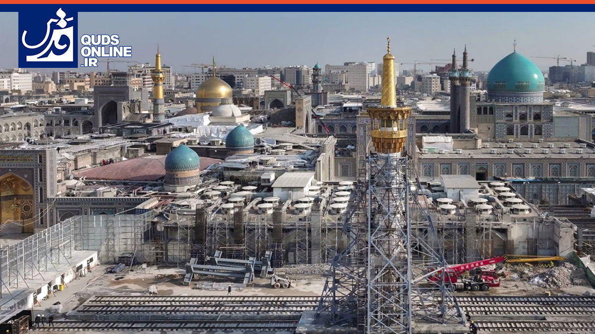 فیلم | گلدسته ۴۰ ساله صحن جمهوری اسلامی حرم مطهر رضوی جابجا شد