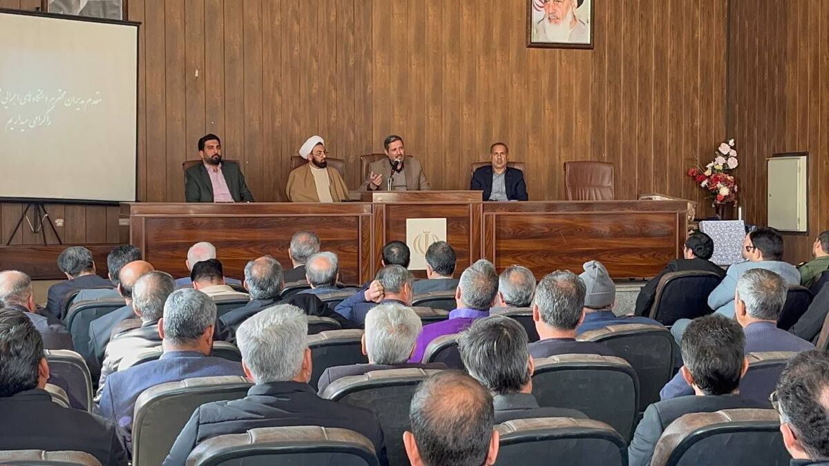 دهیاران مدیران اجرایی روستا هستند و باید مسئولیت‌های خود را جدی بگیرند