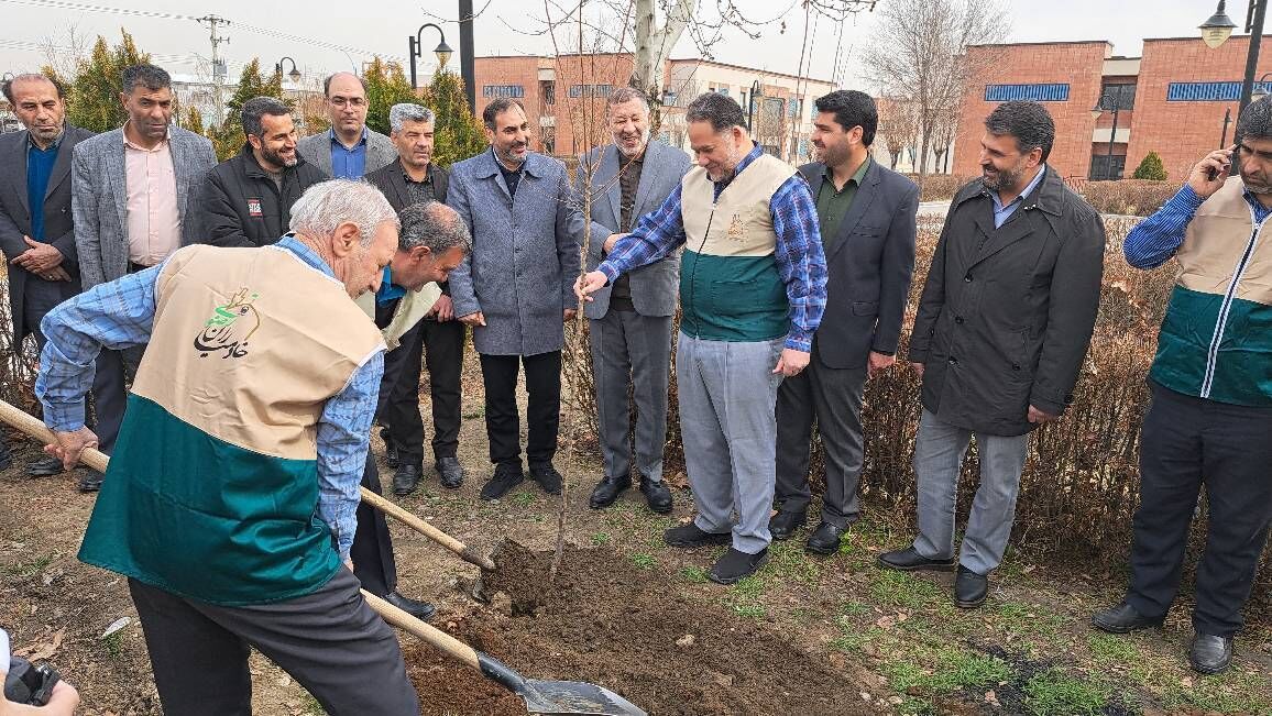 خادمیاران رضوی سراسر کشور با کاشت درخت، به استقبال بهار رفتند