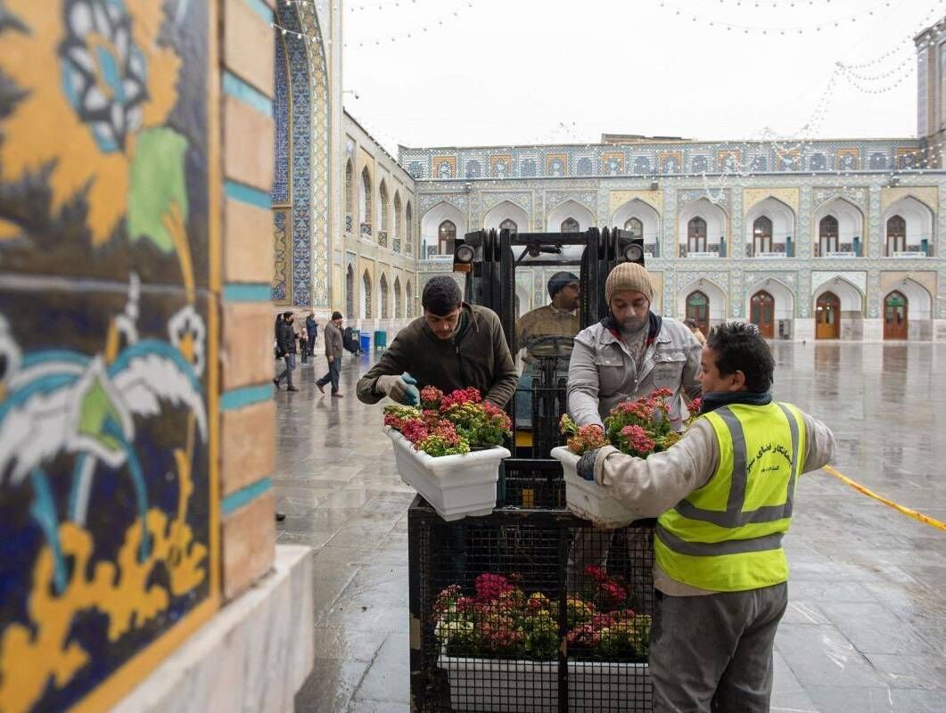 گل‌آرایی ویژه در حرم مطهر رضوی برای استقبال از بهار ۱۴۰۴