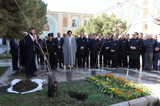 کاشت نهال در مدرسه عالی فقاهت به مناسبت روز درختکاری