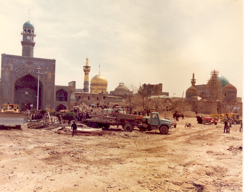 عکس های مربوط به تخریب فضای پیرامون حرم امام رضا(ع) جهت طرح توسعه فلکه حضرت که حد فاصل صحن جمهوری اسلامی و بست بالا خیابان و سرای وزیر نظام که توسط علی اصغر ناصری مهر تهیه شده است.