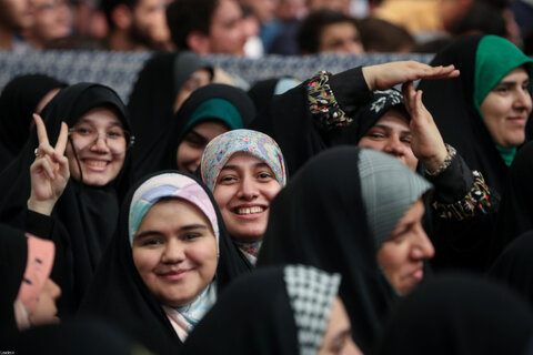 دیدار هزاران نفر از دانشجویان سراسر کشور با رهبر انقلاب