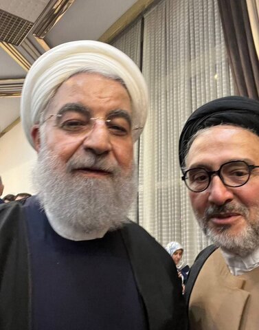 عکس | سلفی روحانی با ابطحی در مراسم افطاری