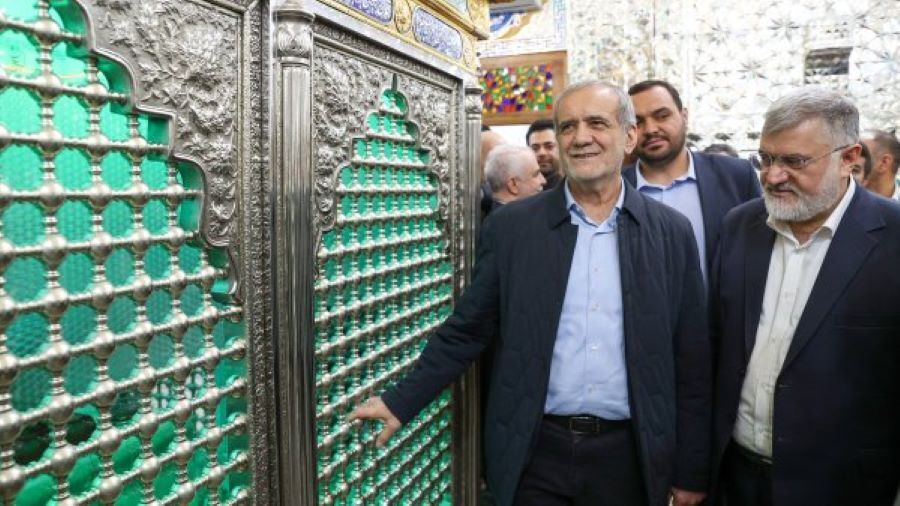 پزشکیان در ادامه برنامه‌های سفر به شهرستان‌های جنوب شرق استان تهران: بارگاه امام‌زاده جعفر بن موسی الکاظم (ع) را زیارت کرد