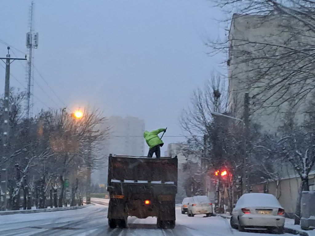 امسال ۱۵ هزار تن نمک در معابر استفاده شد/ برف چندانی نیامد پس این نمک کجا رفت؟ً