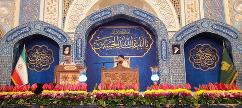 توفیق تلاوت در حرم مطهر رضوی را دارم