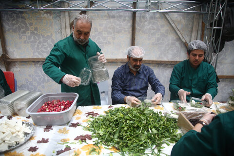 مهمانانی که میزبان زائران شده بودند