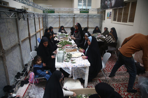 مهمانانی که میزبان زائران شده بودند