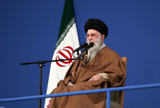 رهبر معظم انقلاب: دولت‌های مسلمان باید همه راه‌های کمک‌رسانی به رژیم صهیونی را مسدود کنند