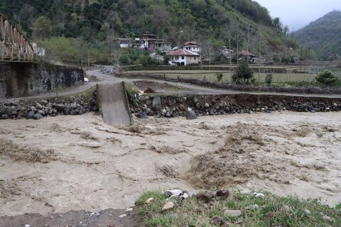 ماجرای سیل و رانش در گیلان؛ از انسداد ۲۰۰ راه تا مفقود شدن ۲ نفر!
