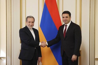 دعوت عراقچی از آذربایجان و ارمنستان برای امضای نهایی موافقتنامه جامع صلح بین دو کشور