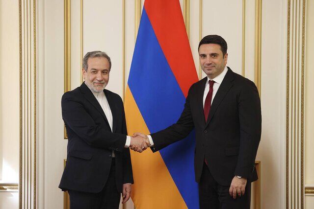 دعوت عراقچی از آذربایجان و ارمنستان برای امضای نهایی موافقتنامه جامع صلح بین دو کشور