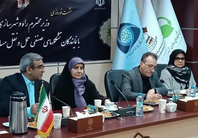 وزیر راه و شهرسازی: دولت قصدی برای واردات مستقیم اتوبوس ندارد