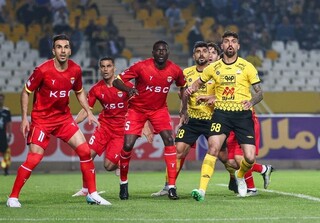 برد سپاهان مقابل فولاد با ۲ گل به‌خودی/ ملوان از سد مس گذشت
