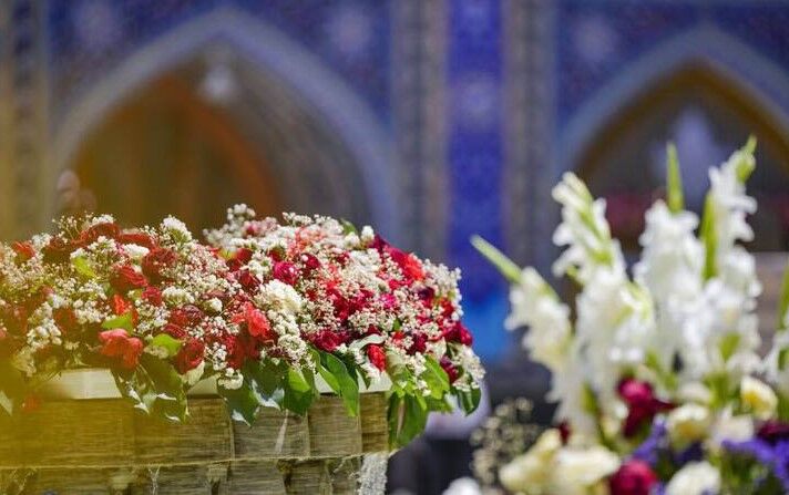 زیباسازی حرم مطهر رضوی با ۳۰ هزار بوته گل به مناسب عید فطر