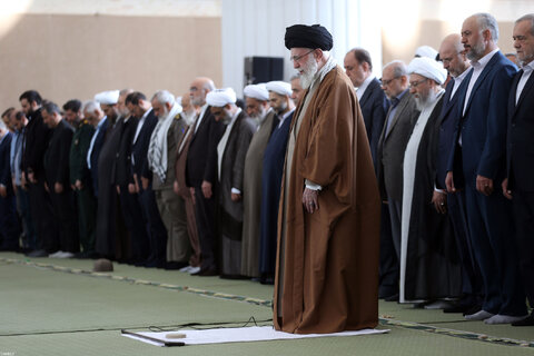 اقامه نماز عید سعید فطر به امامت مقام معظم رهبری