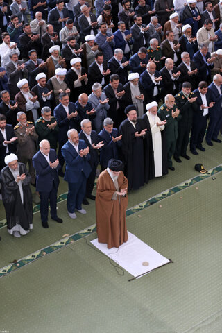 اقامه نماز عید سعید فطر به امامت مقام معظم رهبری