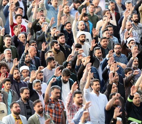 اقامه نماز عید سعید فطر به امامت مقام معظم رهبری