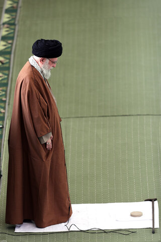اقامه نماز عید سعید فطر به امامت مقام معظم رهبری