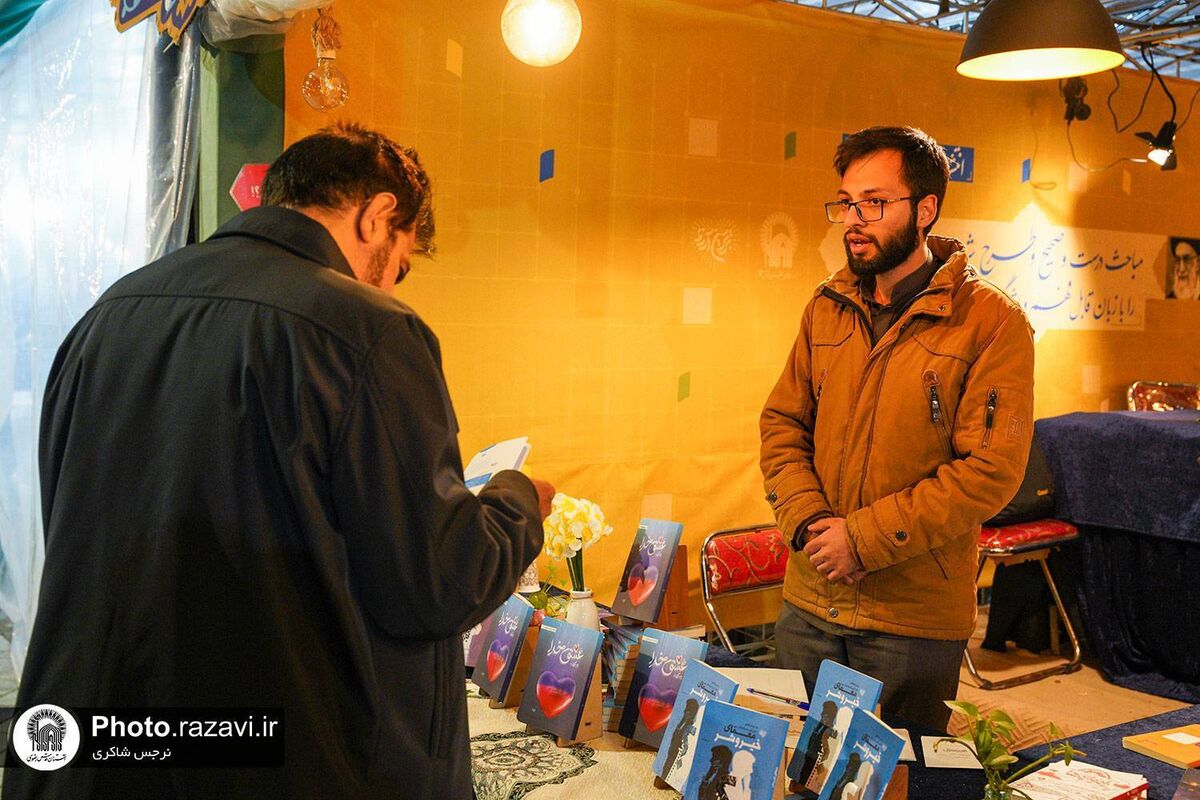 استقبال دهه هشتادی ها از غرفه موسسه جوانان آستان قدس در نمایشگاه گذر «علم و معرفت»