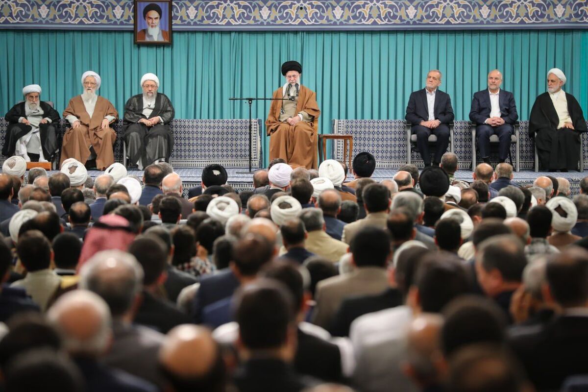 رهبر معظم انقلاب: ما کشورهای اسلامی باید اجازه باجطلبی به آمریکا و غیرآمریکا را ندهیم