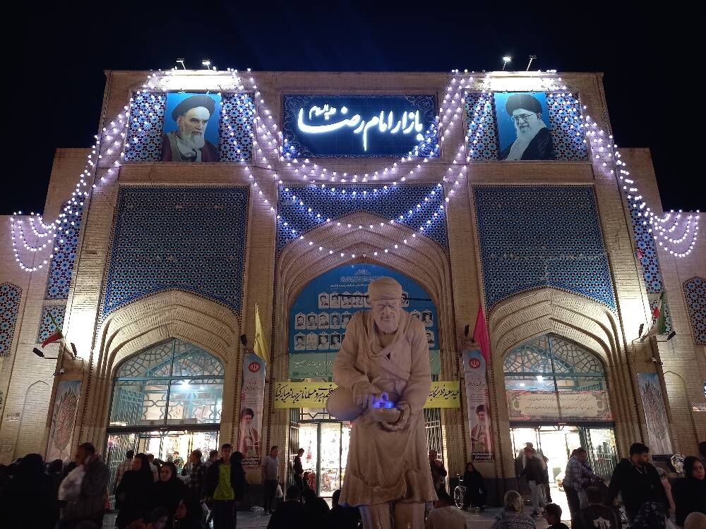 خوراکی و پوشاک در صدر خرید سوغات زائران از بازار رضا(ع)