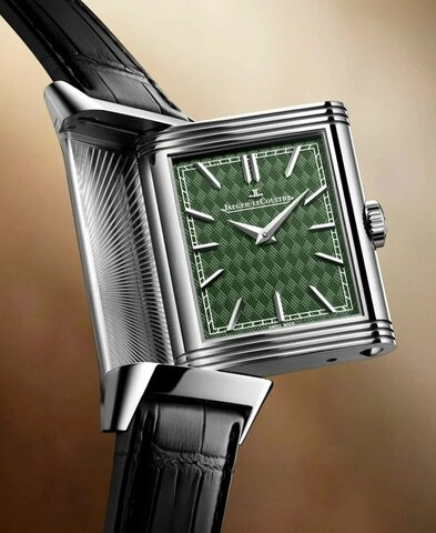 عکس | شاهنامه فردوسی در ساعتهای ۱۴ میلیارد تومانی !