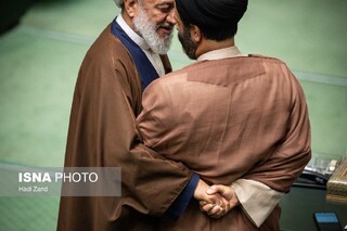 عکس | تصویری عجیب از آقاتهرانی و حسینی کیا در صحن مجلس