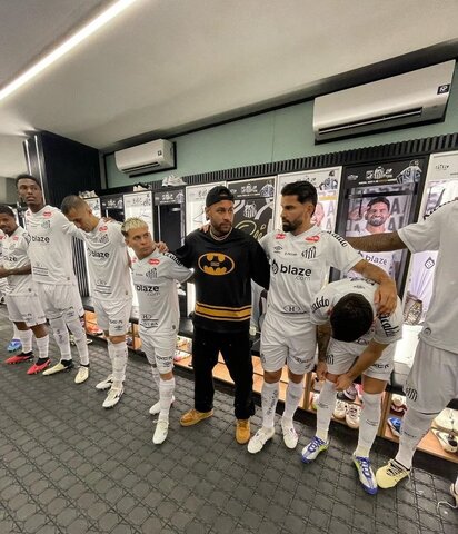 عکس | روحیه دادن عجیب نیمار به هم تیمیهای خود