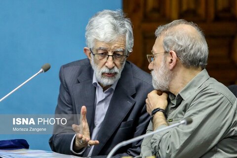 عکس | تیپ عجیب و غیر رسمی لاریجانی در جلسه شورای انقلاب فرهنگی