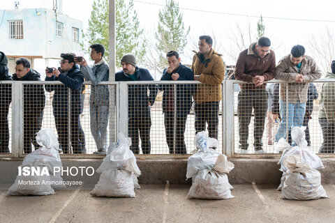 «حراج سنگ‌های معدن فیروزه» نیشابور