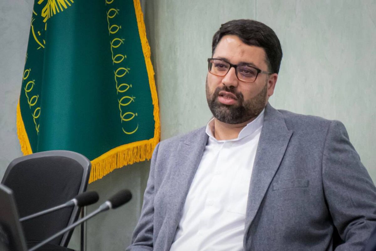 رواق امیرالمؤمنین (ع) حرم مطهر، با هنرهای تزیینات چوبی معاصر تزیین میشود رواق امیرالمؤمنین (ع) حرم مطهر، با هنرهای تزیینات چوبی معاصر تزیین میشود