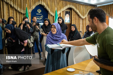 عکس منتخب هفته | از سفر عارف به مشهد تا تجمع علیه جنایات رژیم صهیونیستی در تهران