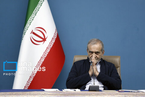 عکس منتخب هفته | از سفر عارف به مشهد تا تجمع علیه جنایات رژیم صهیونیستی در تهران