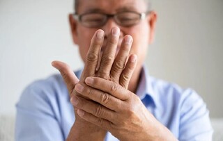 پارکینسون بیماری سالمندان/ شناسایی ۲۵۰ هزار مورد مبتلا به پارکینسون