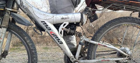 میخواستم بگویم اگر بخواهیم میشود/
ساعتی همراه محمد فیروز که با دوچرخهای ساده و وسایلی معمولی سالهاست سفر میکند