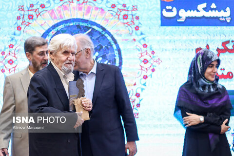 مراسم تجلیل از هنرمندان پیشکسوت متولد فروردین