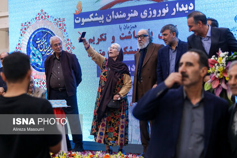 مراسم تجلیل از هنرمندان پیشکسوت متولد فروردین