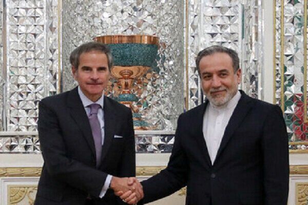 دیدار گروسی با عراقچی در تهران