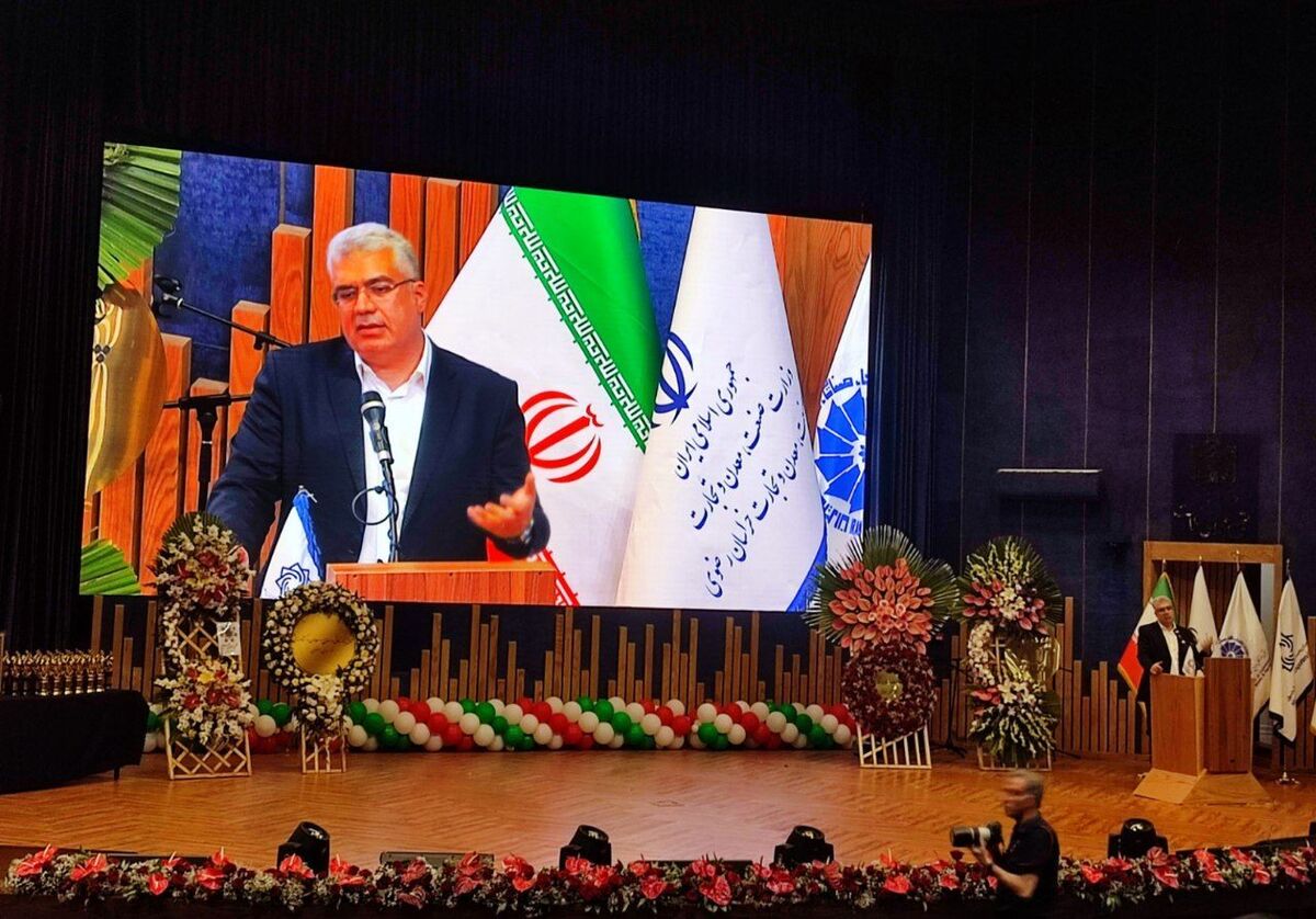 فشار ناشی از مقررات متناقض به بازرگانان بیشتر از فشار تحریم‌هاست