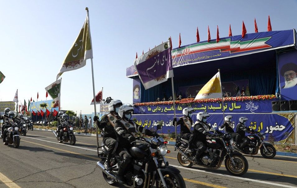 نمایش تجهیزات دفاعی ارتش در رژه ۲۹ فروردین ماه نمایش تجهیزات دفاعی ارتش در رژه ۲۹ فروردین ماه