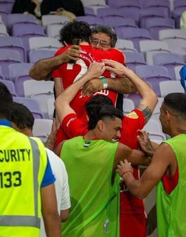 عکس | سردار آزمون در آغوش پدر!