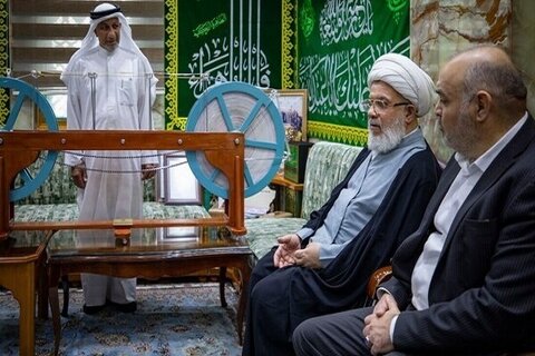 اهدای طولانیترین قرآن دستنویس جهان به حرم امام حسین(ع)