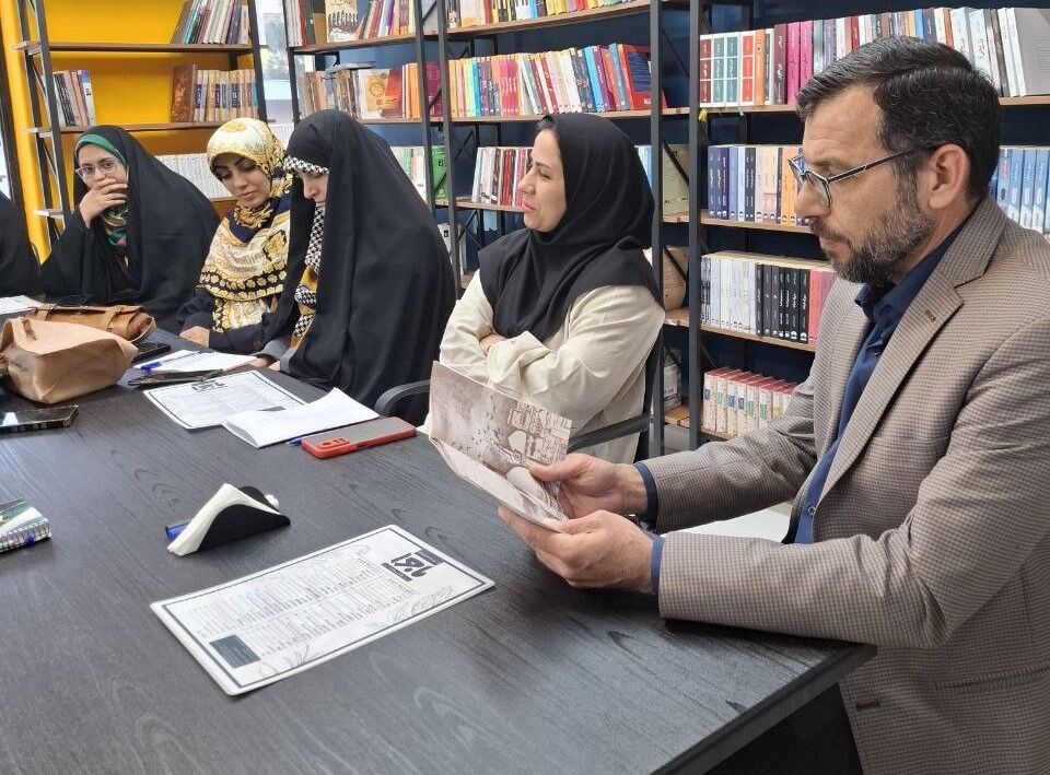 در نقد کتاب «جاده‌ای که زائر شد» مطرح شد: شعر دینی نوجوان پیچیدگی‌های ویژه‌ای دارد