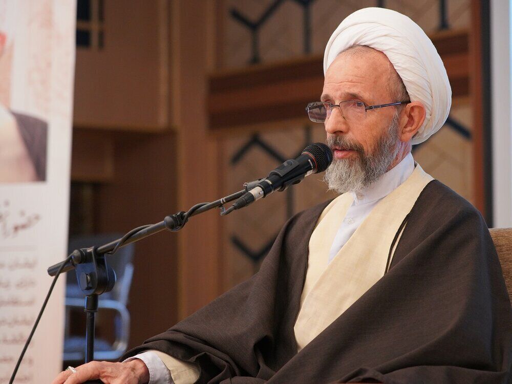 آیت‌الله محمود رجبی بیان کرد: یاد معاد، کلید رهایی از اسارت دنیا است